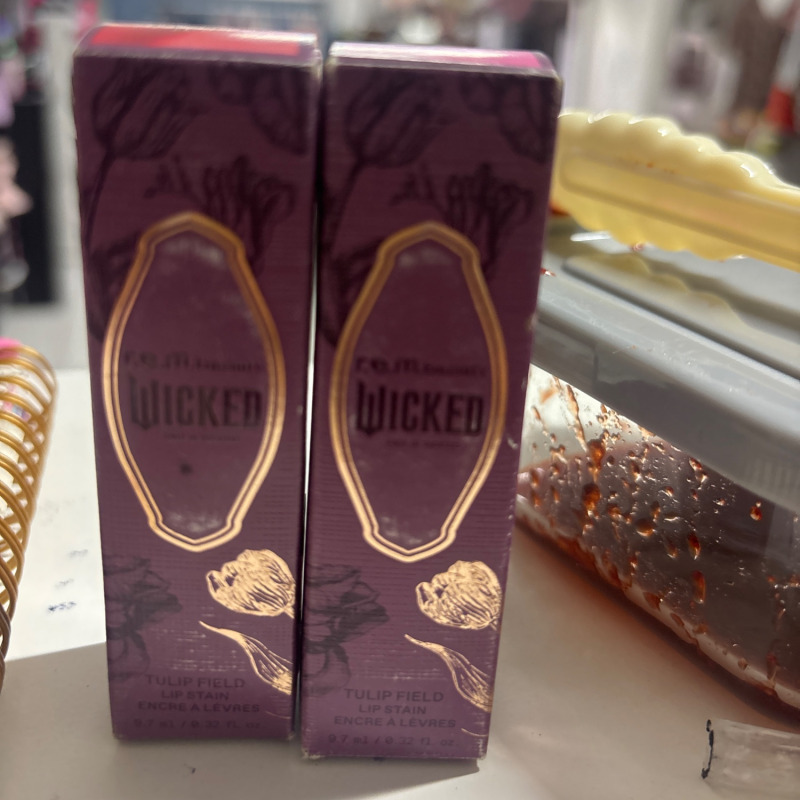 Wicked labial